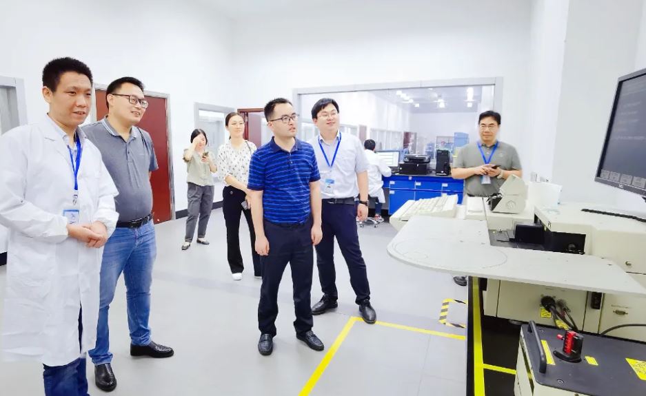 参观.JPG 参观.JPG